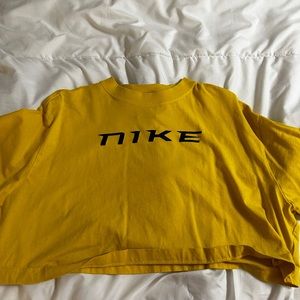 Cropped Nike t shirt